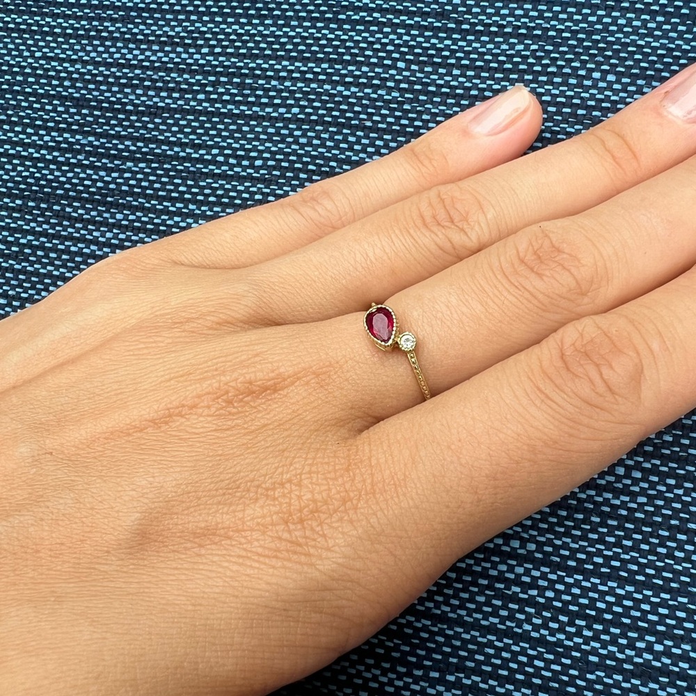 Elegant Solid Gold And Ruby Ring - image 2